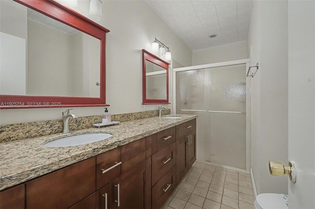 For Sale: $549,900 (2 beds, 2 baths, 1582 Square Feet)