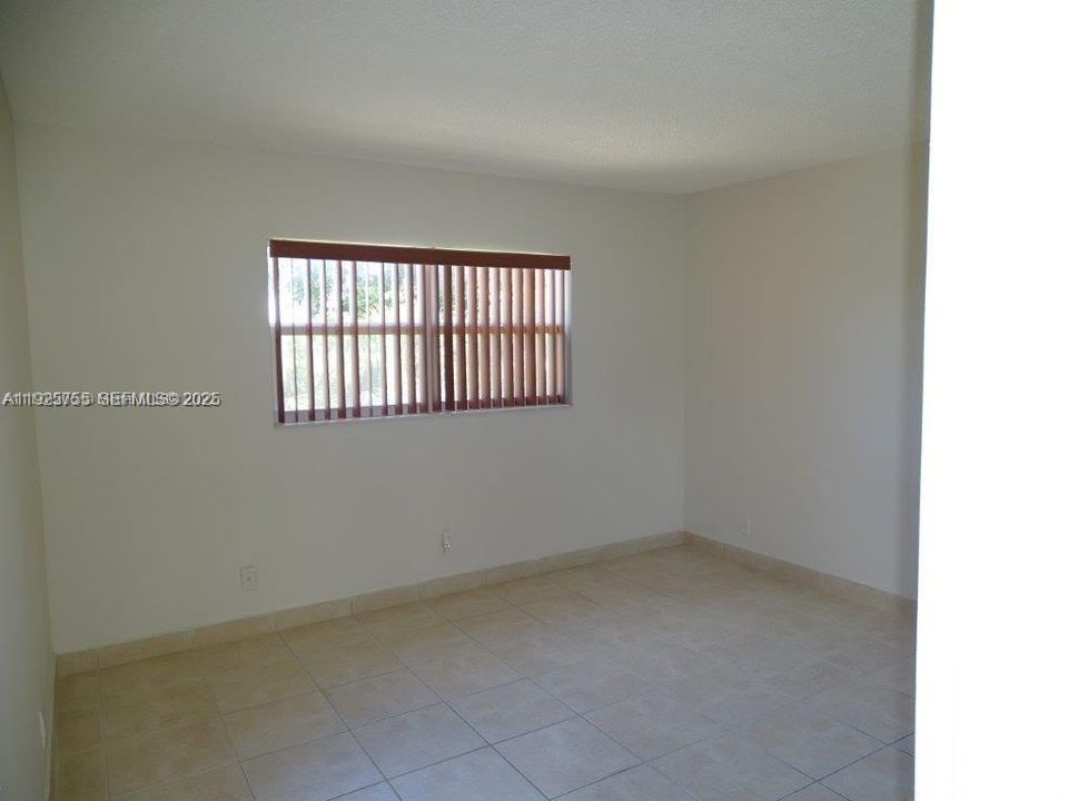 For Rent: $1,500 (1 beds, 1 baths, 597 Square Feet)