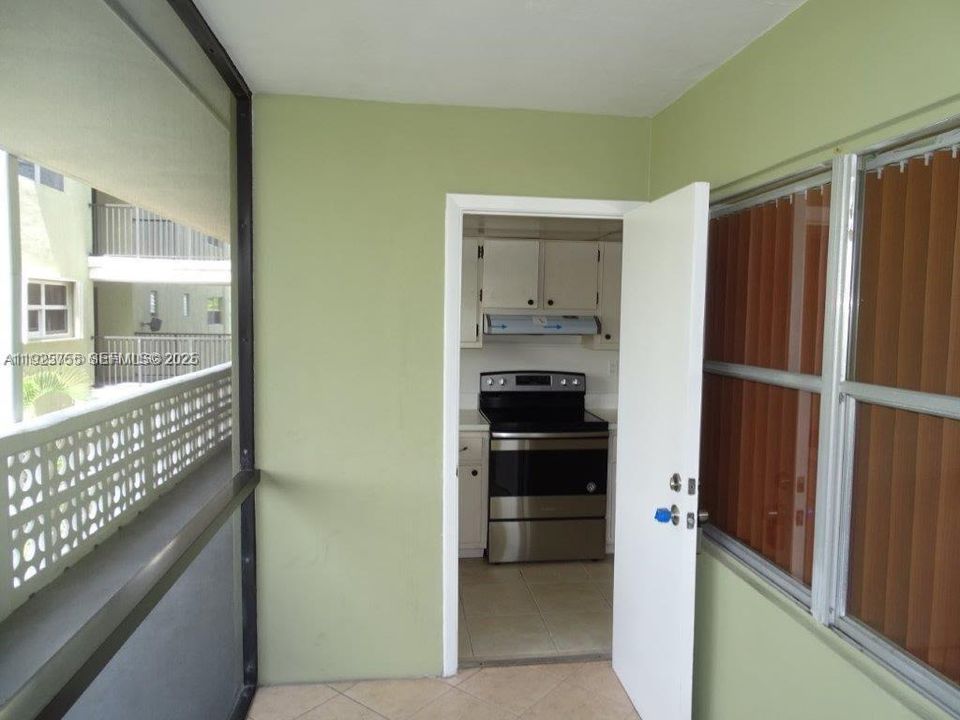 For Rent: $1,500 (1 beds, 1 baths, 597 Square Feet)