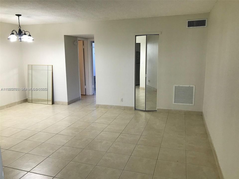For Rent: $1,500 (1 beds, 1 baths, 597 Square Feet)