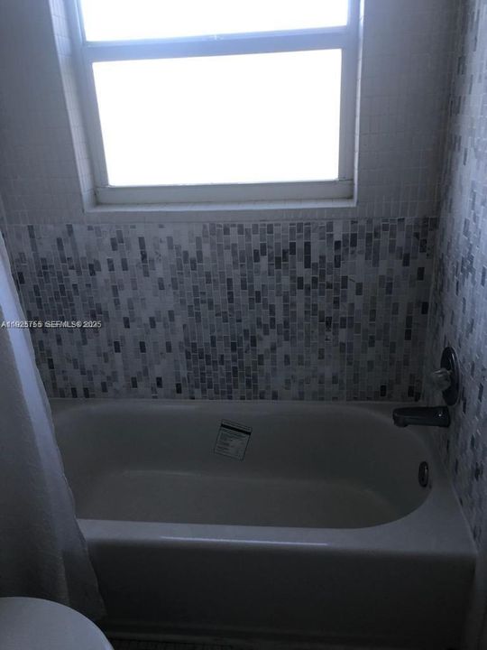 For Rent: $1,500 (1 beds, 1 baths, 597 Square Feet)