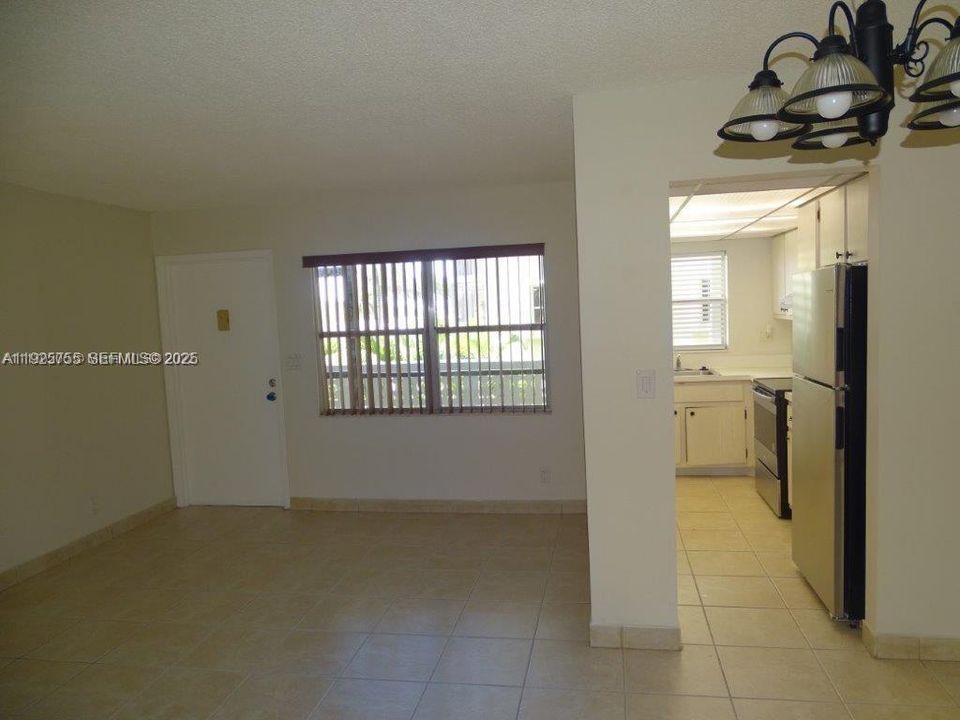 For Rent: $1,500 (1 beds, 1 baths, 597 Square Feet)