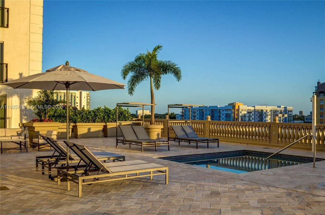 待售: $525,000 (1 贝兹, 1 浴室, 798 平方英尺)