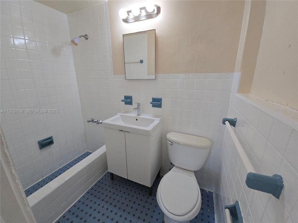 For Rent: $1,400 (1 beds, 1 baths, 2640 Square Feet)