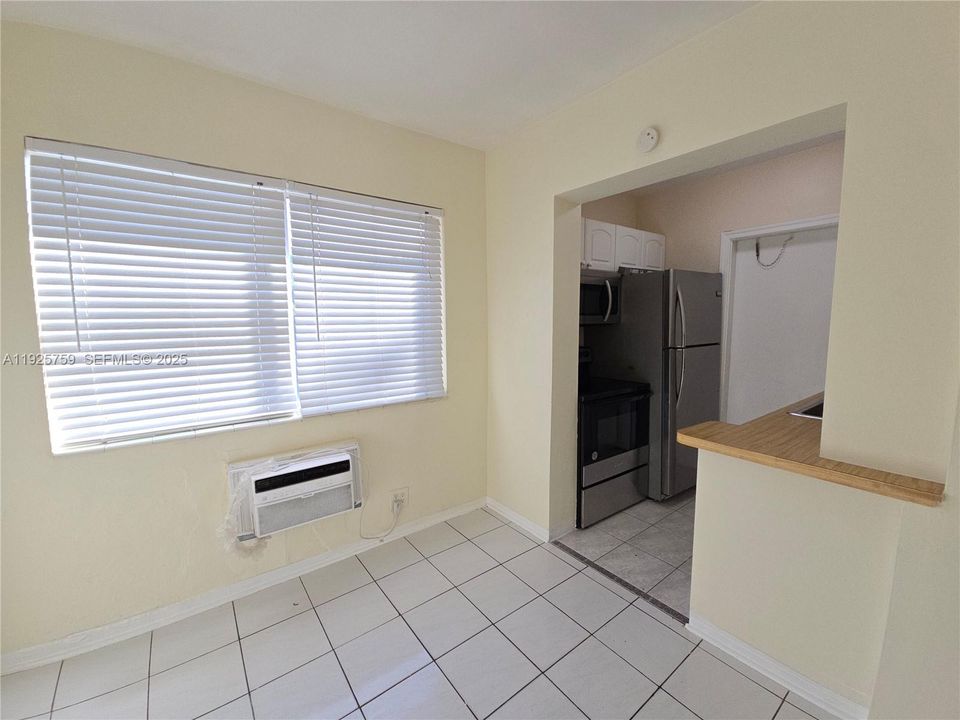 For Rent: $1,400 (1 beds, 1 baths, 2640 Square Feet)