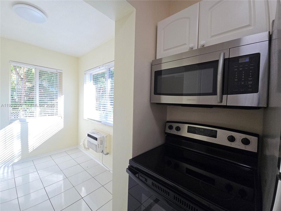 For Rent: $1,400 (1 beds, 1 baths, 2640 Square Feet)