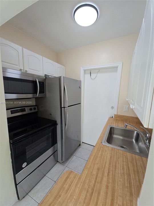 For Rent: $1,400 (1 beds, 1 baths, 2640 Square Feet)