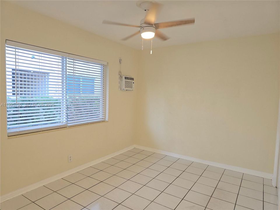 For Rent: $1,400 (1 beds, 1 baths, 2640 Square Feet)