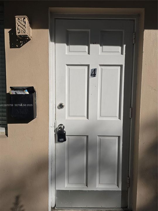 For Rent: $1,400 (1 beds, 1 baths, 2640 Square Feet)