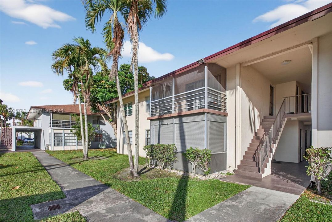 待售: $164,900 (2 贝兹, 2 浴室, 1019 平方英尺)