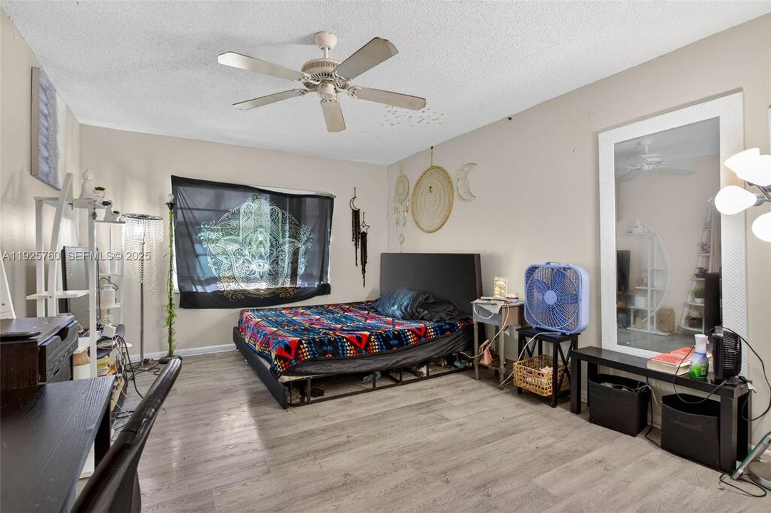 待售: $164,900 (2 贝兹, 2 浴室, 1019 平方英尺)