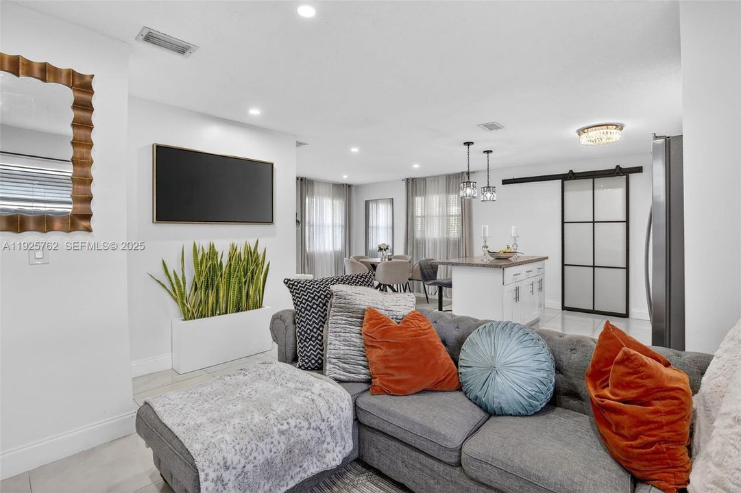 : $457,500 (3 спален, 2 ванн, 1186 Квадратных фут)