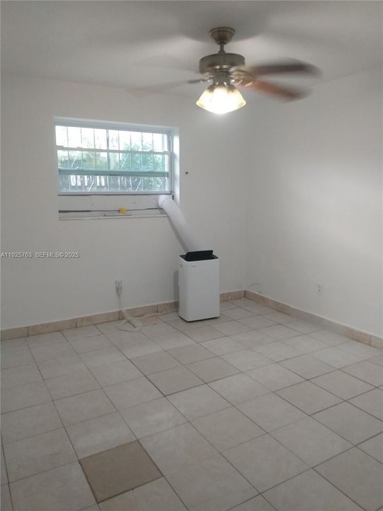 For Rent: $1,450 (1 beds, 1 baths, 450 Square Feet)