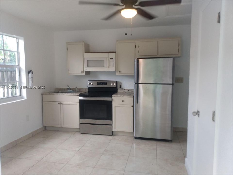 For Rent: $1,450 (1 beds, 1 baths, 450 Square Feet)