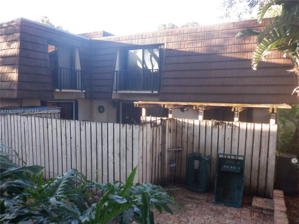 : $369,900 (2 贝兹, 2 浴室, 1596 平方英尺)