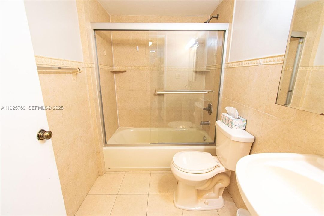 На продажу: $585,000 (2 спален, 2 ванн, 902 Квадратных фут)