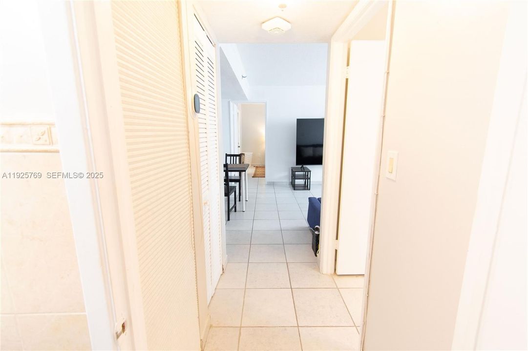 На продажу: $585,000 (2 спален, 2 ванн, 902 Квадратных фут)