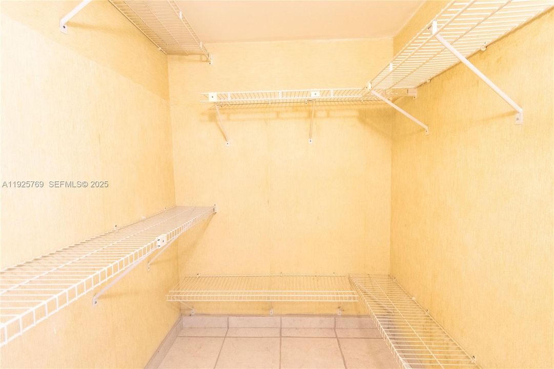 На продажу: $585,000 (2 спален, 2 ванн, 902 Квадратных фут)