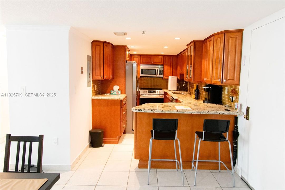 На продажу: $585,000 (2 спален, 2 ванн, 902 Квадратных фут)