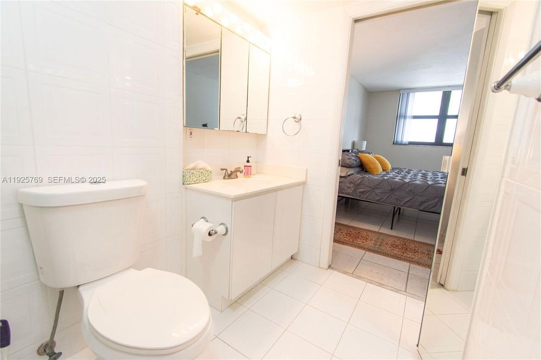 На продажу: $585,000 (2 спален, 2 ванн, 902 Квадратных фут)