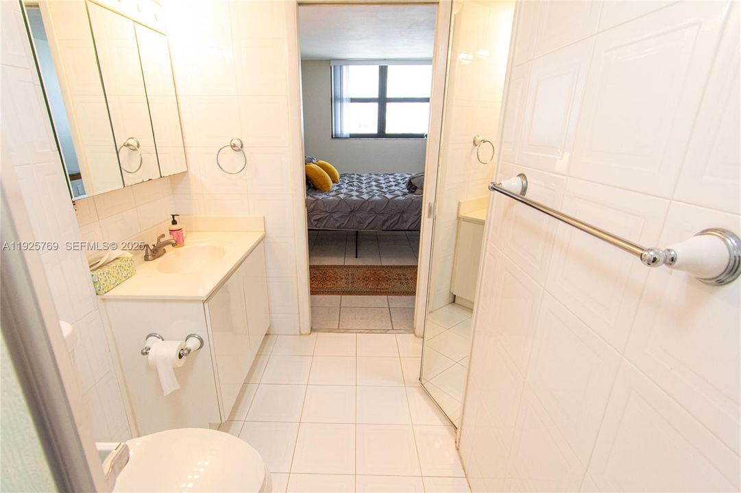 На продажу: $585,000 (2 спален, 2 ванн, 902 Квадратных фут)