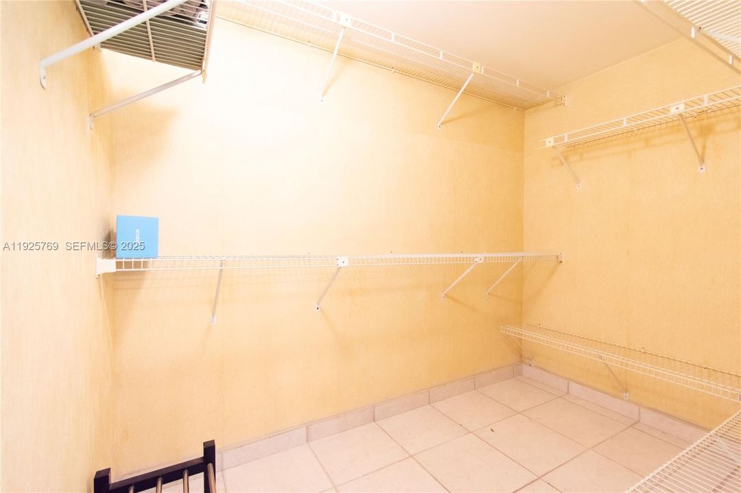 На продажу: $585,000 (2 спален, 2 ванн, 902 Квадратных фут)