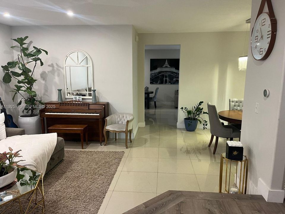 В аренду: $3,700 (3 спален, 2 ванн, 1760 Квадратных фут)