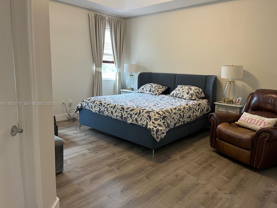 В аренду: $3,700 (3 спален, 2 ванн, 1760 Квадратных фут)