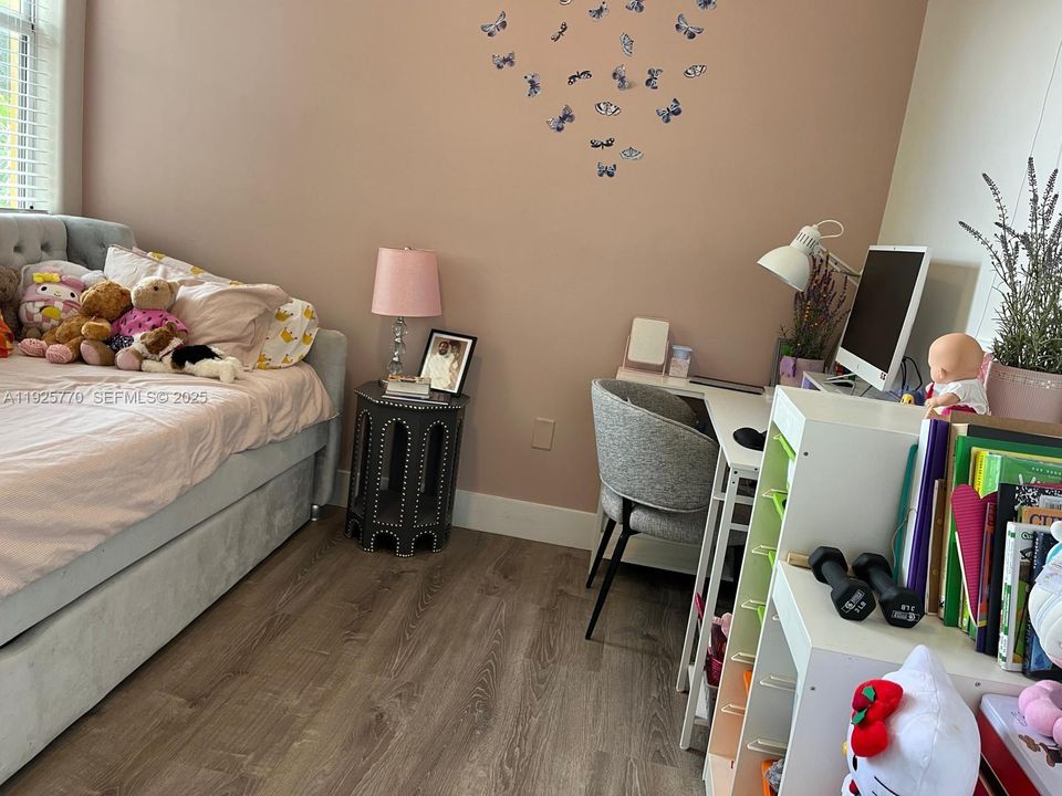 В аренду: $3,700 (3 спален, 2 ванн, 1760 Квадратных фут)