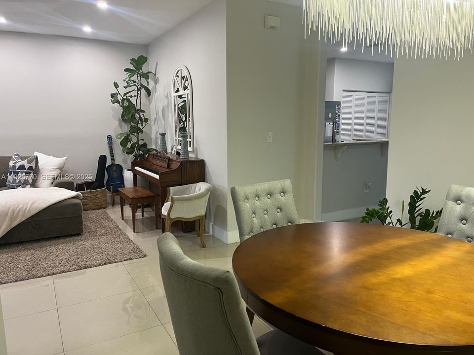 В аренду: $3,700 (3 спален, 2 ванн, 1760 Квадратных фут)