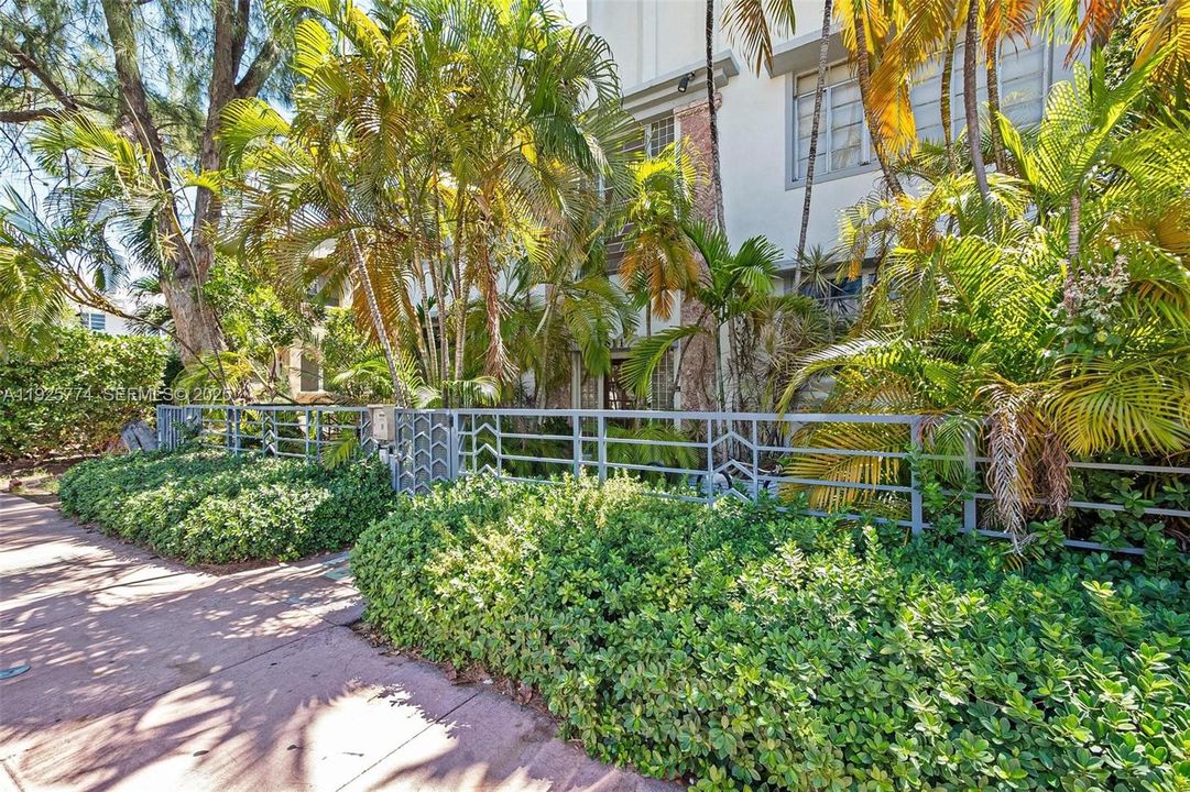 待售: $264,000 (0 贝兹, 1 浴室, 400 平方英尺)