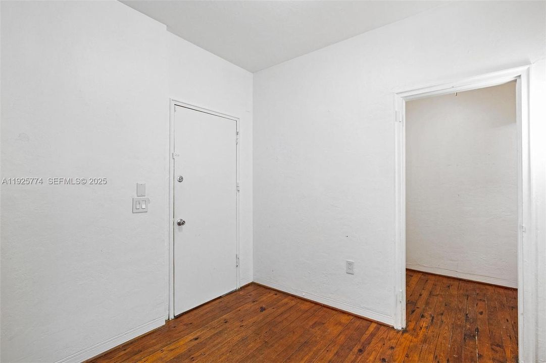 待售: $264,000 (0 贝兹, 1 浴室, 400 平方英尺)