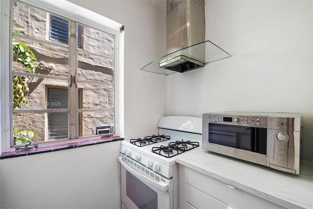 待售: $264,000 (0 贝兹, 1 浴室, 400 平方英尺)