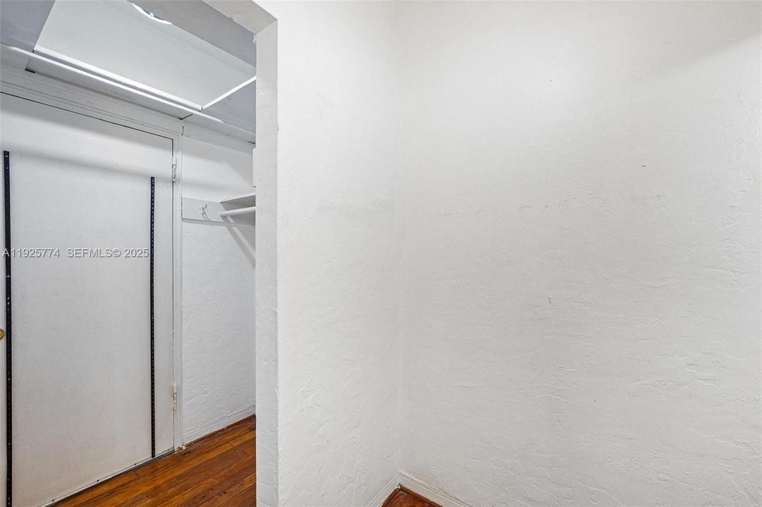 待售: $264,000 (0 贝兹, 1 浴室, 400 平方英尺)