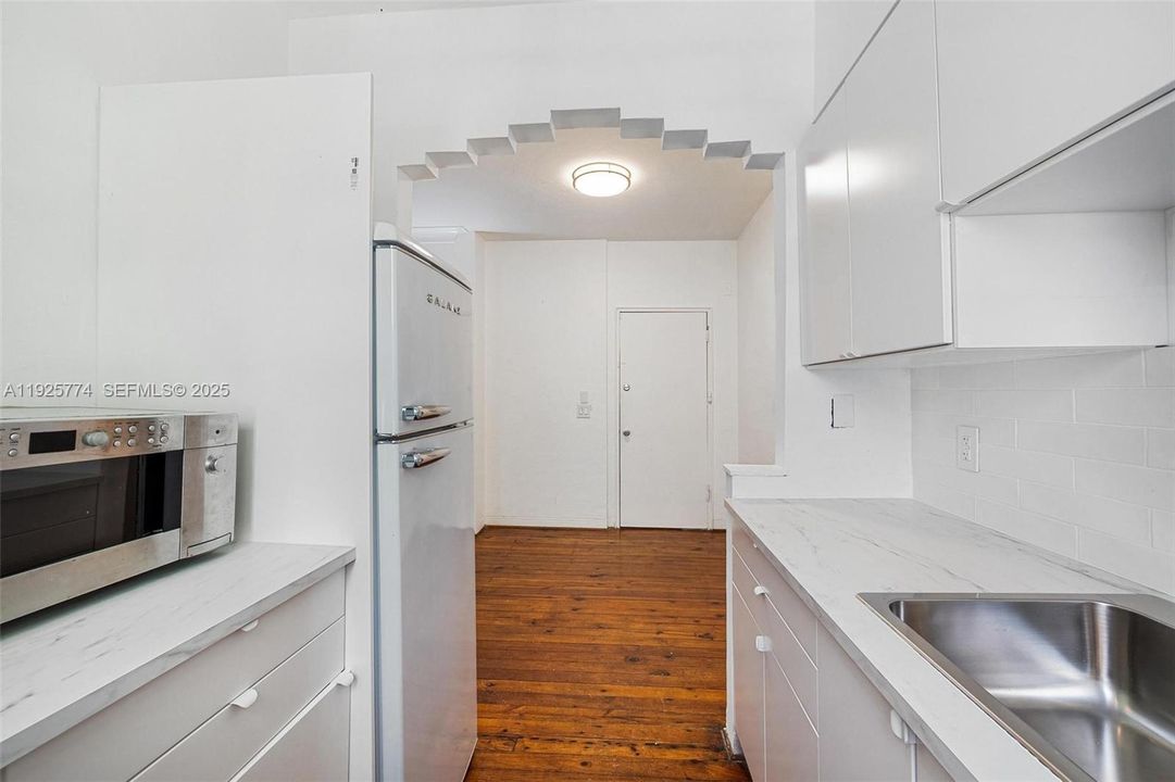 待售: $264,000 (0 贝兹, 1 浴室, 400 平方英尺)