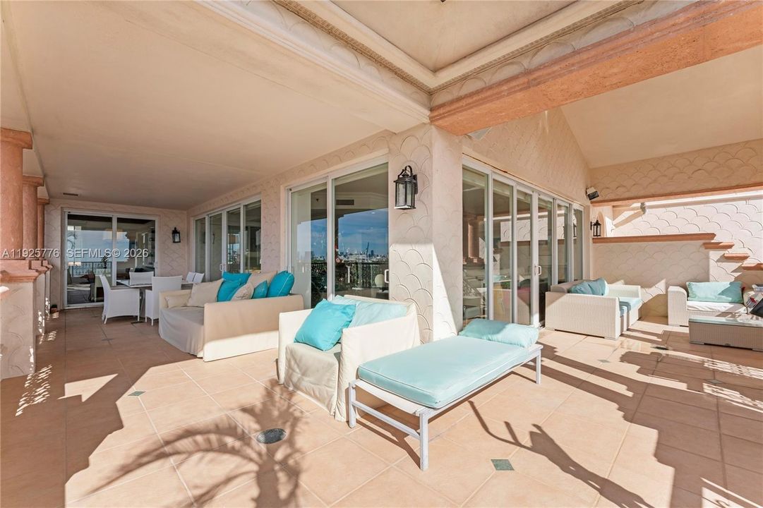 Ocean/Beach Front Terrace/Deck