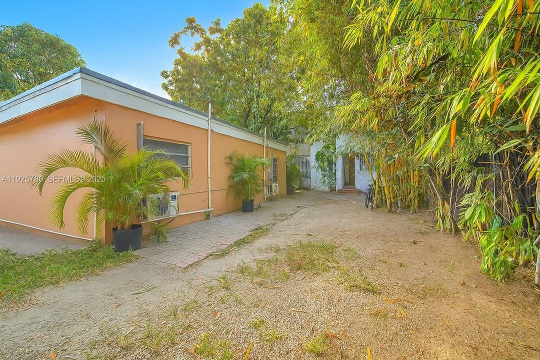 待售: $799,000 (6 贝兹, 3 浴室, 2371 平方英尺)