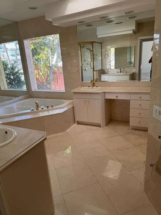 В аренду: $9,999 (4 спален, 3 ванн, 2123 Квадратных фут)