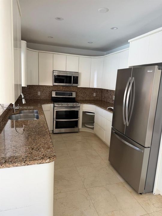 В аренду: $9,999 (4 спален, 3 ванн, 2123 Квадратных фут)