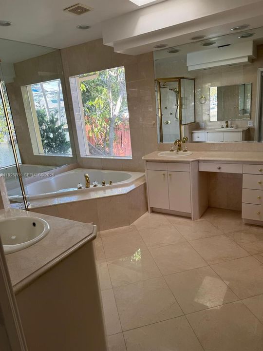 В аренду: $9,999 (4 спален, 3 ванн, 2123 Квадратных фут)