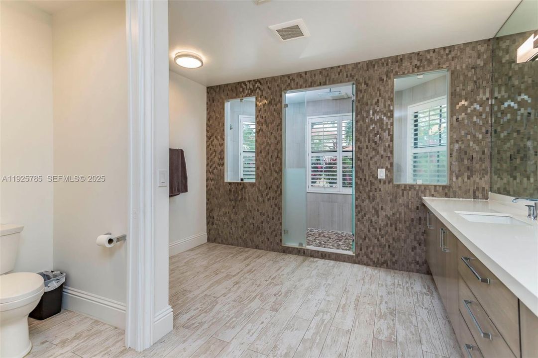 На продажу: $1,350,000 (5 спален, 3 ванн, 3061 Квадратных фут)