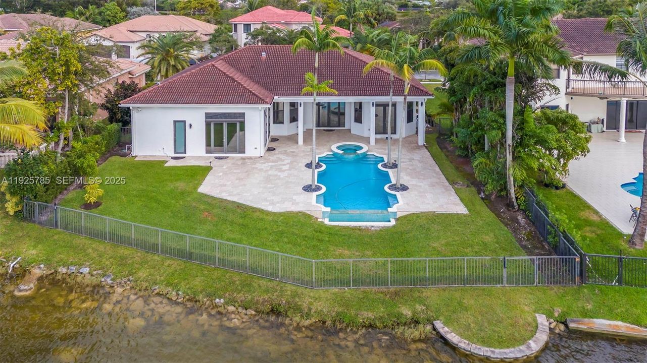 На продажу: $1,350,000 (5 спален, 3 ванн, 3061 Квадратных фут)