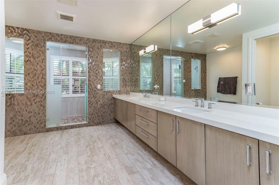 На продажу: $1,350,000 (5 спален, 3 ванн, 3061 Квадратных фут)