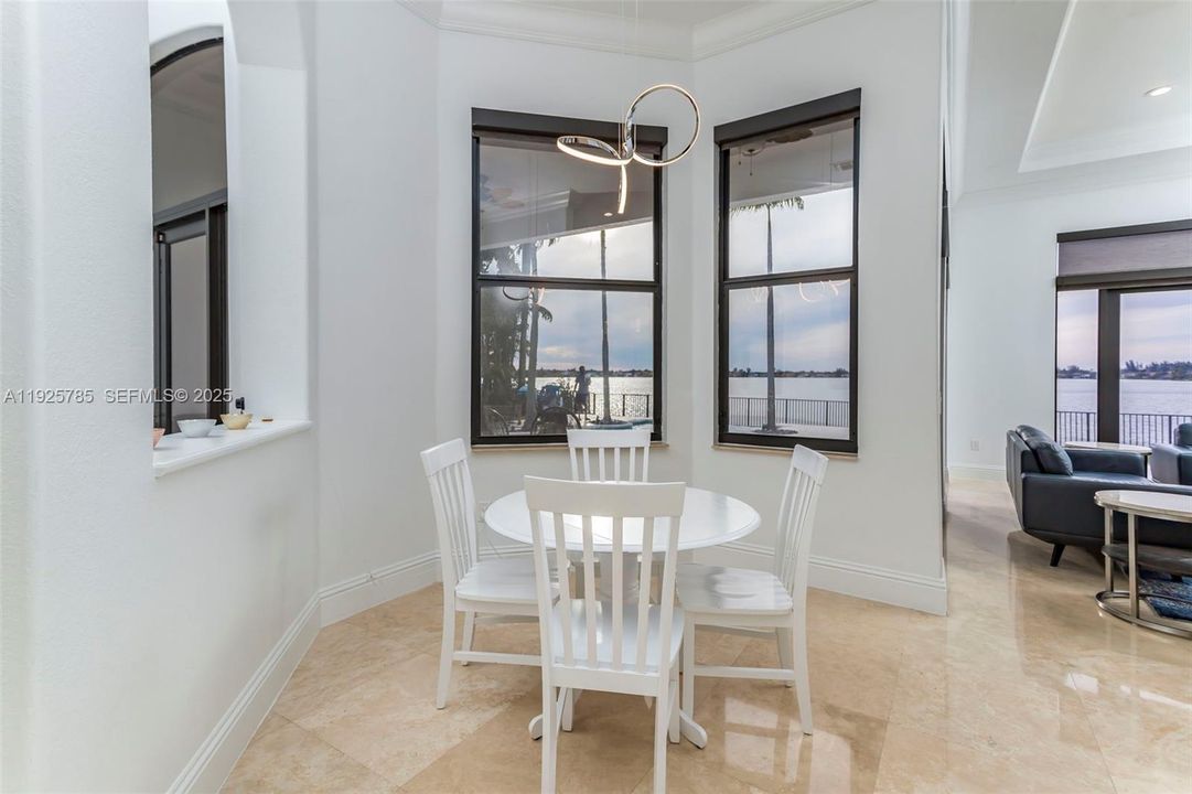 На продажу: $1,350,000 (5 спален, 3 ванн, 3061 Квадратных фут)