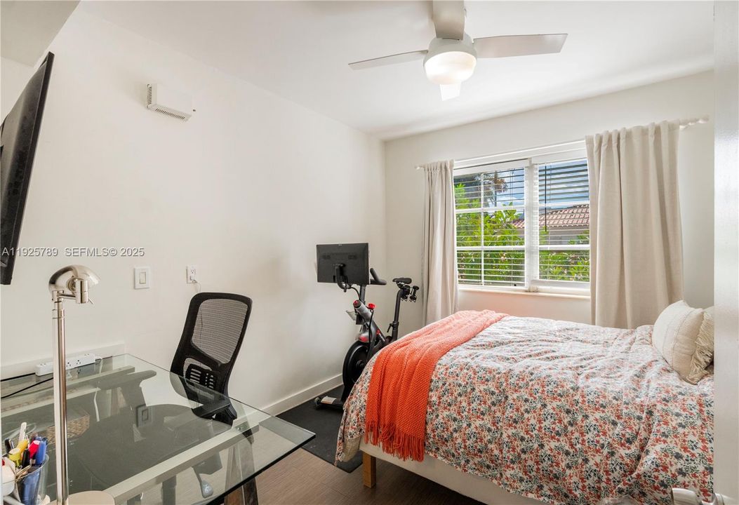 For Rent: $2,900 (2 beds, 1 baths, 700 Square Feet)