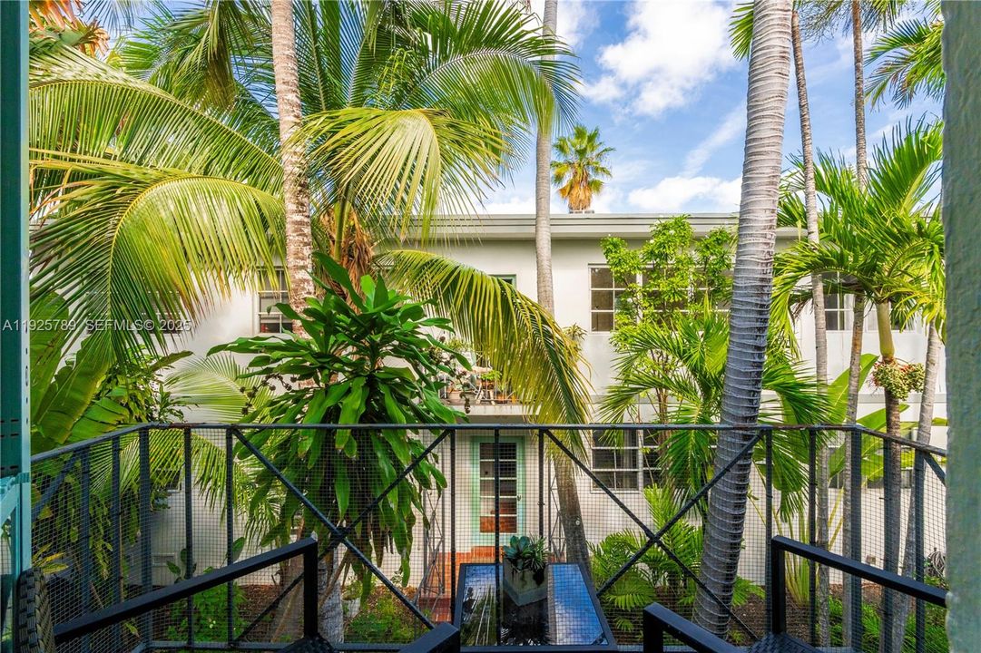 For Rent: $2,900 (2 beds, 1 baths, 700 Square Feet)