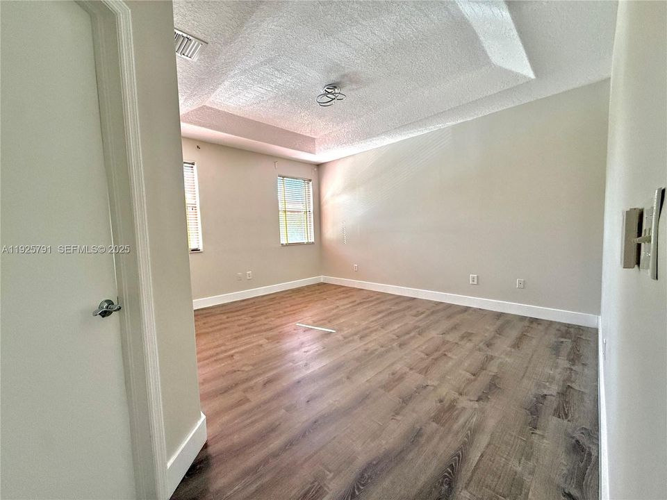 En Venta: $760,000 (3 camas, 2 baños, 1760 Pies cuadrados)