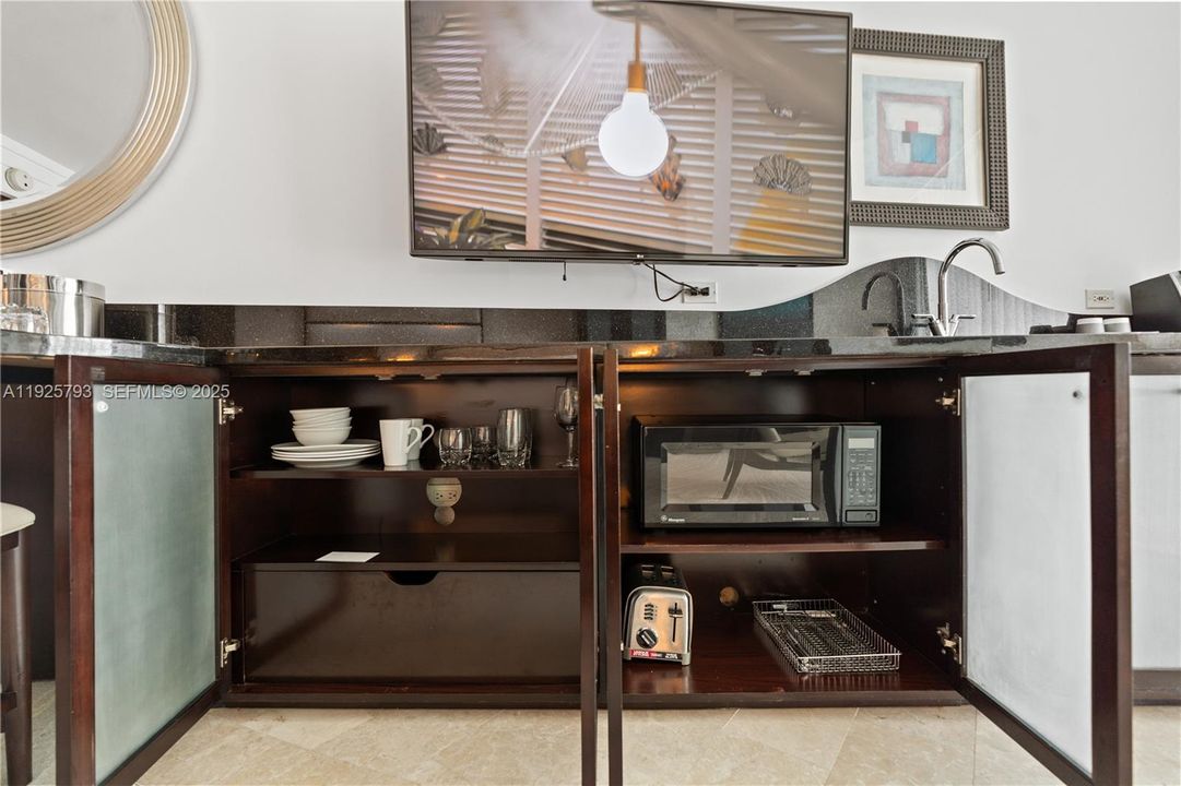 待售: $979,000 (0 贝兹, 1 浴室, 538 平方英尺)