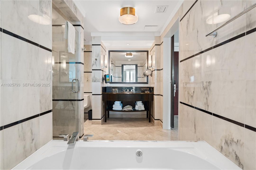 待售: $979,000 (0 贝兹, 1 浴室, 538 平方英尺)