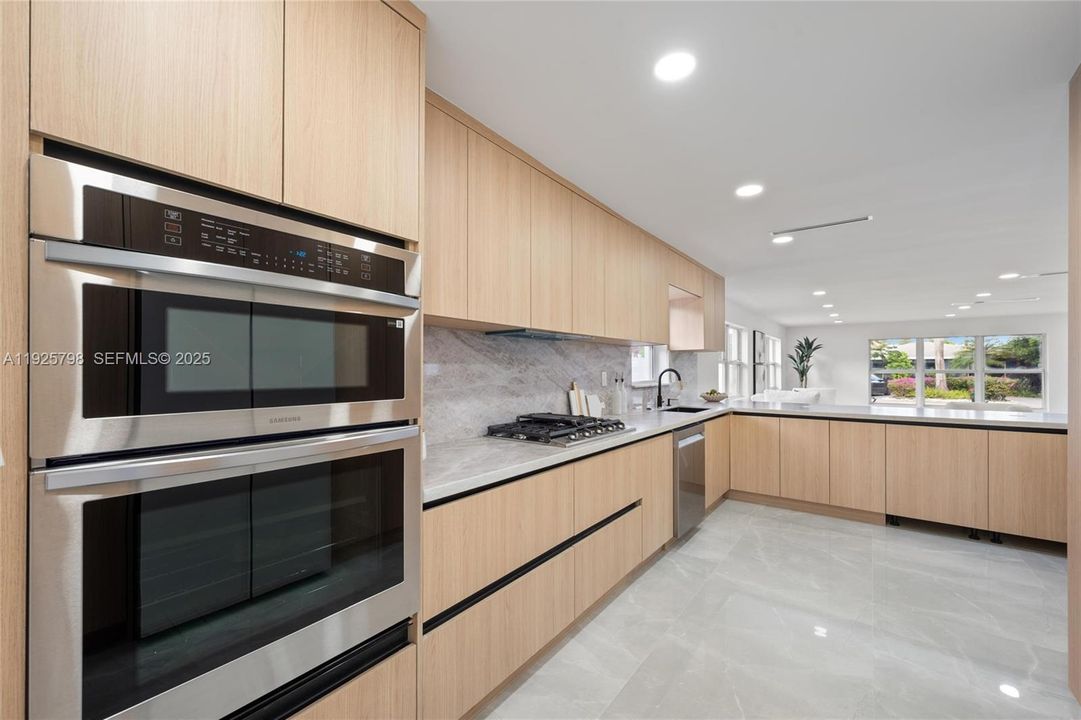 На продажу: $1,200,000 (3 спален, 3 ванн, 2029 Квадратных фут)